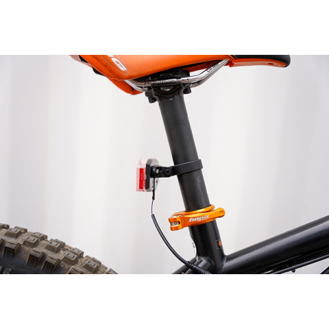 Rear lighting bracket