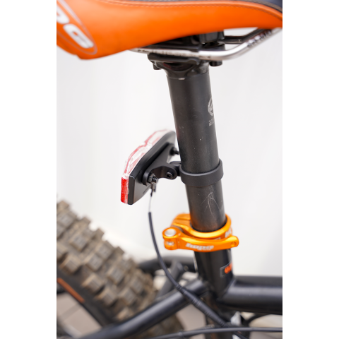 Rear lighting bracket