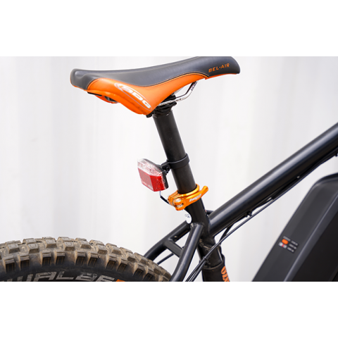 Rear lighting bracket