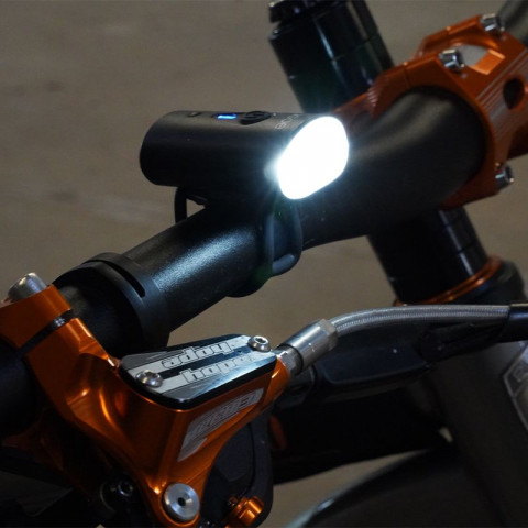 Pack Lampe avant 100 Lumens + Lampe arrière 15 Lumens