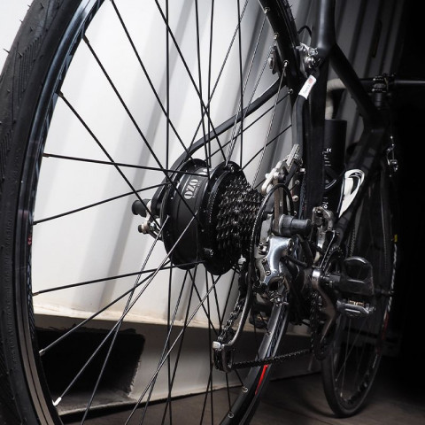 Kit Route 250W roue arrière 700c avec batterie gourde  36V