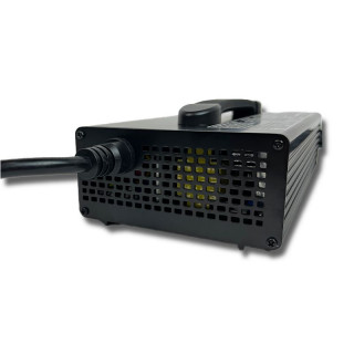 Chargeur 24V 10A étanche IP66 pour batterie Lihtium LFP ou NMC