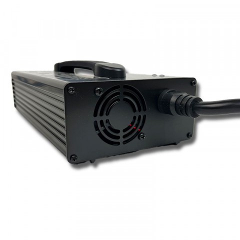 Chargeur 24V 10A étanche IP66 pour batterie Lihtium LFP ou NMC