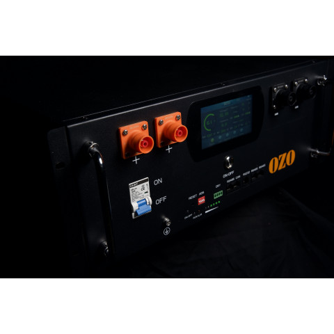 Batterie au lithium-ion 48V 100Ah 5 kWh Power Wall pour système solaire domestique.